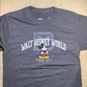 Dark grey Walt Disney world t shirt
